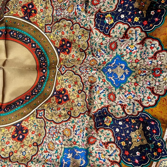 Metropolitan Museum of Art Silk Scarf - Picture 5 of 11